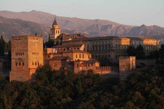 La Alhambra de Granada vista de lejos
