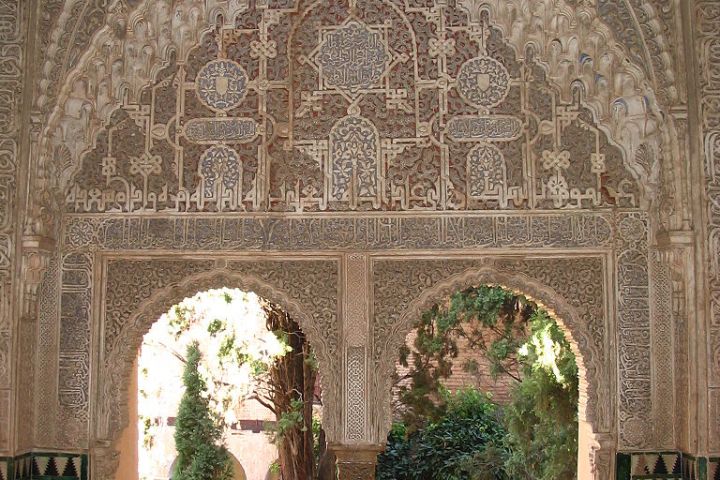 detalles en los ventanales de la Alhambra