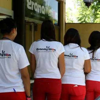grupo de gente con una camiseta de Granavisión